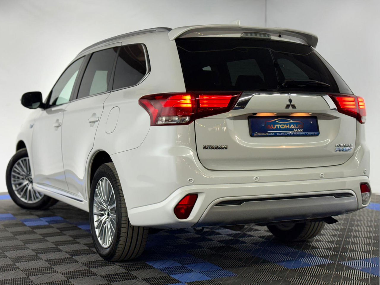 Mitsubishi Outlander I (2013 - 2018) image
