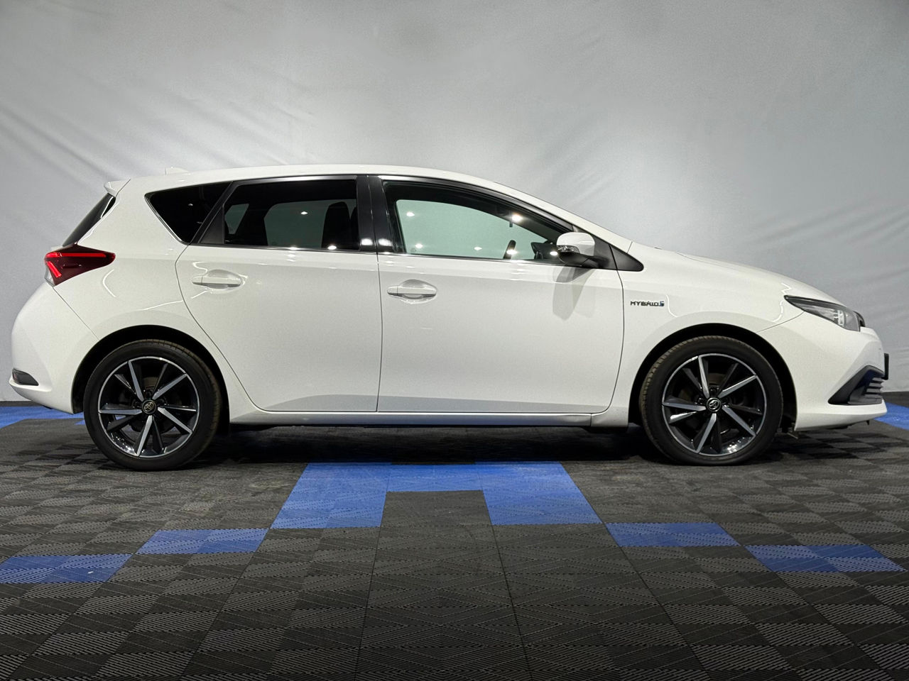 Toyota Auris 2012 - 2018 image