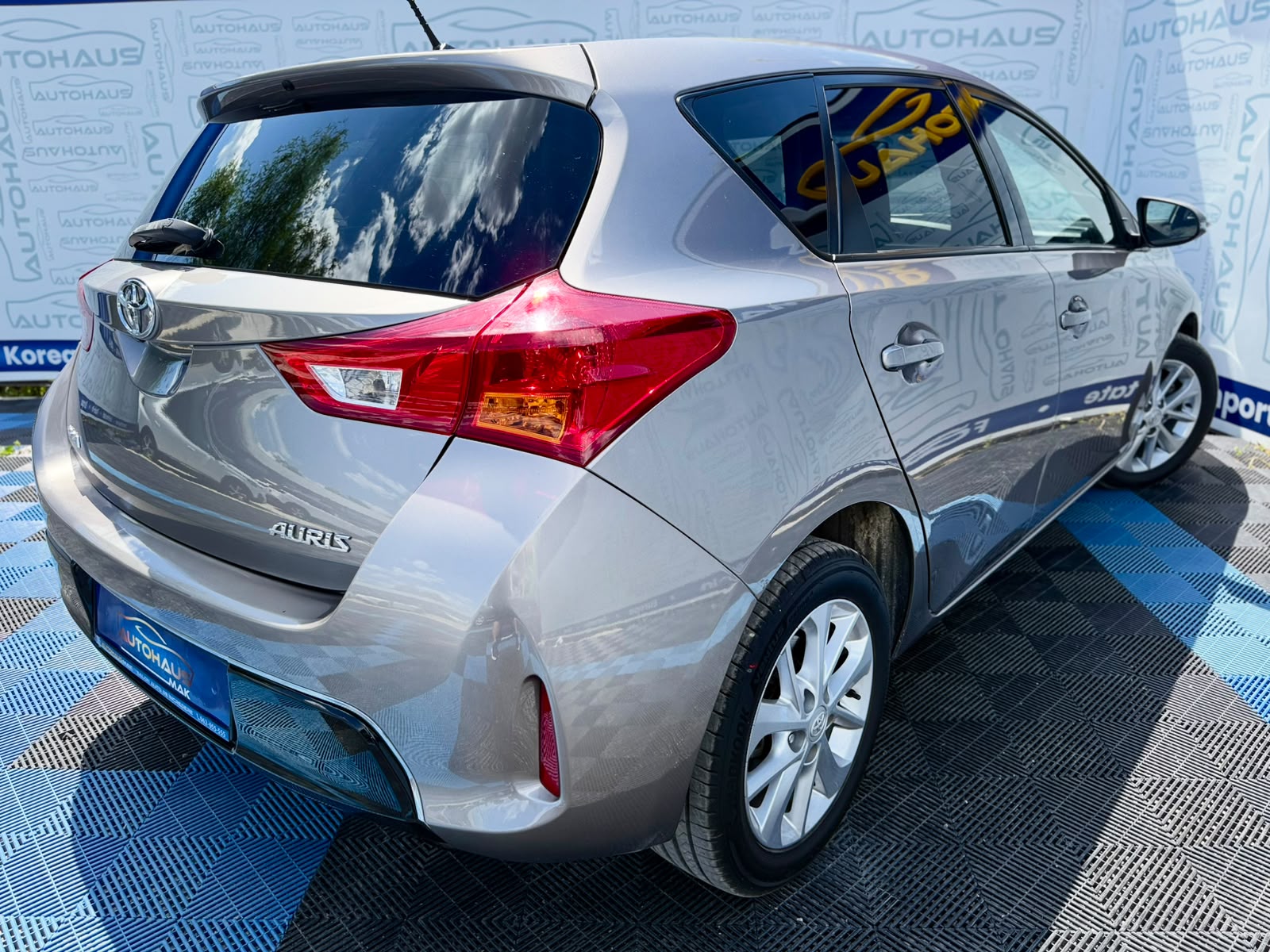 Toyota Auris 2012 - 2018 image