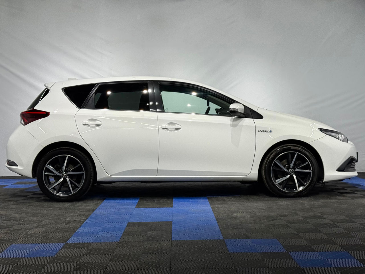 Toyota Auris 2012 - 2018 image